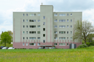 Für 12 Wohnungen ein erhebliches Gebäudevolumen: Kirchbergstrasse 50, Schaffhausen. Nicht sichtbar die Photovoltaikanlage auf dem Dach.